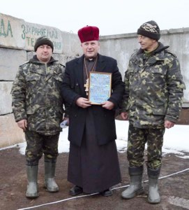 Чого греко-католицький священик вчить жителів Донбасу і військових у зоні АТО Чого греко-католицький священик вчить жителів Донбасу і військових у зоні АТО